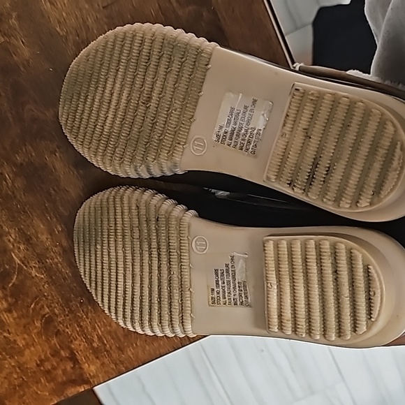 Fuzzy Duck Boots - Picture 3 of 6